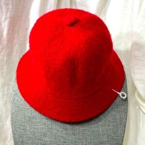 NWOT..BUCKET HAT 100% WOOL UNISEX MADE UP LIKE A KANGO STYLE. ONE SIZE FIT ALL.